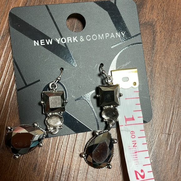New York and Company black dangle earrings - Picture 3 of 3